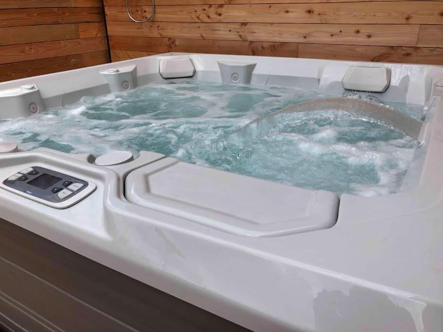 Loft Privatise Avec Spa Xxl Et Piscine Chauffee Bruz Exterior foto
